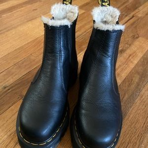 Platform Dr Martens black boots with fur